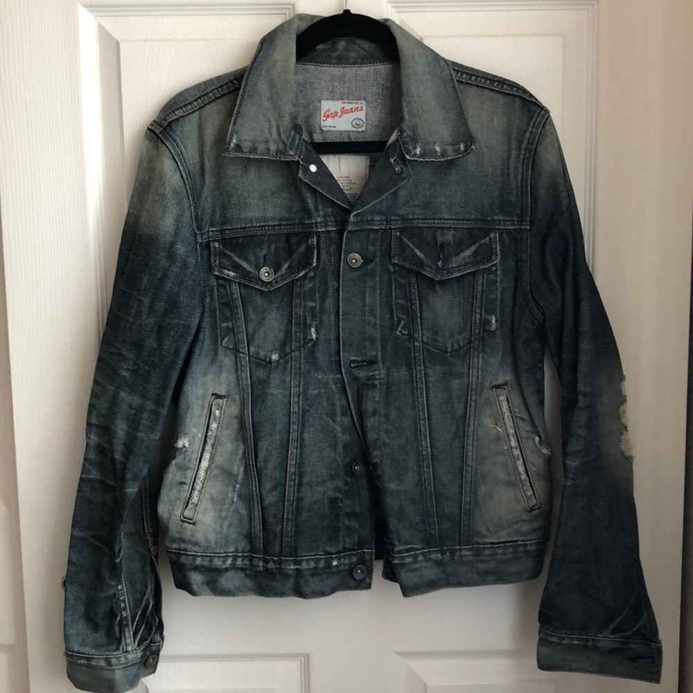 NWOT Gap Jeans 1969 Distressed Denim Jacket